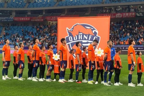 億策略 暖心护航！青岛20余名特殊儿童圆梦绿茵场